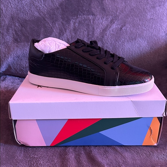 Katy Perry Collections Shoes - Katy Perry Collections Black Crocodile Textured Womens Sneakers
